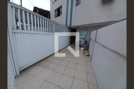 Garagem de casa para alugar com 3 quartos, 126m² em Parque Sao Vicente, São Vicente