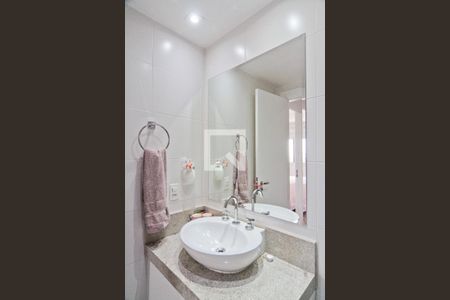 Banheiro de apartamento à venda com 2 quartos, 65m² em Vila Ester (zona Norte), São Paulo