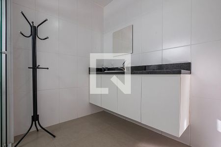 Banheiro de kitnet/studio para alugar com 1 quarto, 30m² em Pinheiros, São Paulo
