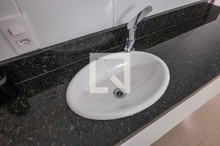 Banheiro de kitnet/studio para alugar com 1 quarto, 30m² em Pinheiros, São Paulo
