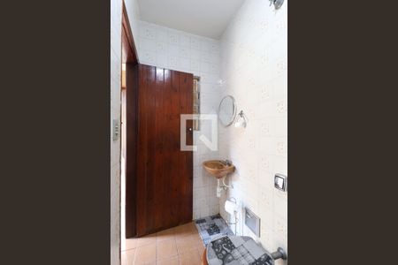 Banheiro de serviço de casa à venda com 4 quartos, 150m² em Vila Nilo, São Paulo