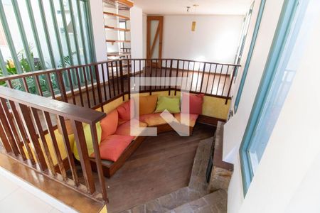 Sala de casa de condomínio à venda com 5 quartos, 320m² em Matapaca, Niterói