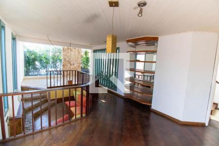 Sala de casa de condomínio à venda com 5 quartos, 320m² em Matapaca, Niterói