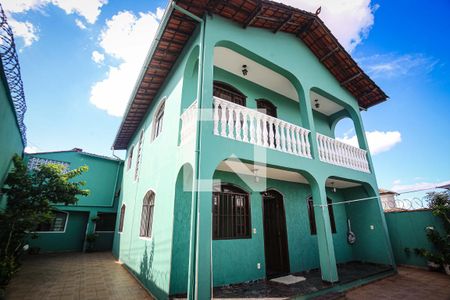 Fachada de casa à venda com 4 quartos, 243m² em Vila Ermelinda, Belo Horizonte