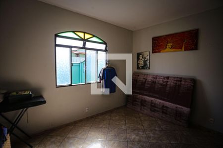 Quarto de Serviço de casa à venda com 4 quartos, 243m² em Vila Ermelinda, Belo Horizonte