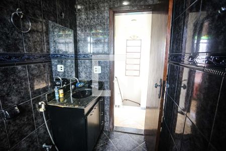 Banheiro 3 de casa à venda com 4 quartos, 243m² em Vila Ermelinda, Belo Horizonte