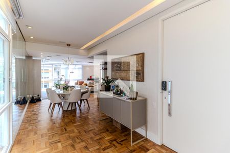 Corredor de Entrada de apartamento à venda com 3 quartos, 220m² em Higienópolis, São Paulo