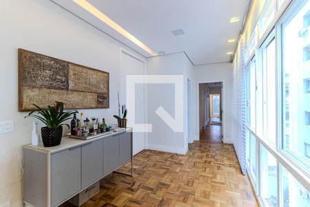 Corredor de Entrada de apartamento à venda com 3 quartos, 220m² em Higienópolis, São Paulo
