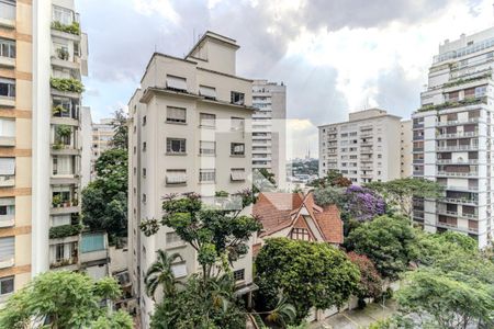 Vista de apartamento à venda com 3 quartos, 220m² em Higienópolis, São Paulo