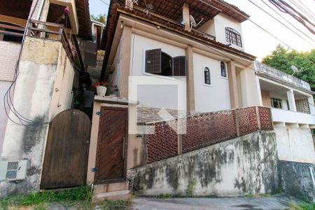 Fachada de casa para alugar com 3 quartos, 120m² em Santa Rosa, Niterói