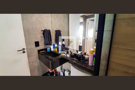 Banheiro de apartamento para alugar com 2 quartos, 50m² em Padroeira, Osasco