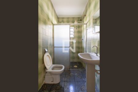 Banheiro  de casa à venda com 2 quartos, 90m² em Vila Marieta, São Paulo