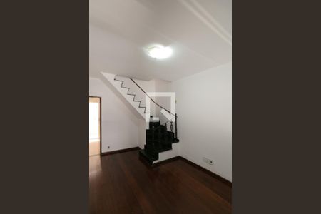 Sala de casa para alugar com 2 quartos, 62m² em Santa Rosa, Belo Horizonte