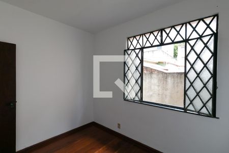 Quarto 1 de casa para alugar com 2 quartos, 62m² em Santa Rosa, Belo Horizonte