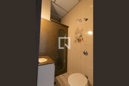 Banheiro de casa para alugar com 2 quartos, 62m² em Santa Rosa, Belo Horizonte