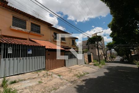 Fachada de casa para alugar com 2 quartos, 62m² em Santa Rosa, Belo Horizonte