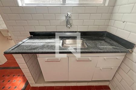 Cozinha de apartamento para alugar com 2 quartos, 45m² em Gonzaga, Santos