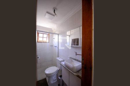 Banheiro de casa de condomínio à venda com 2 quartos, 60m² em Vila Arapua, São Paulo
