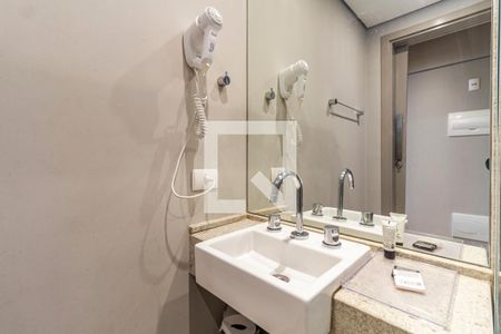 Banheiro de kitnet/studio para alugar com 1 quarto, 25m² em Cerqueira César, São Paulo