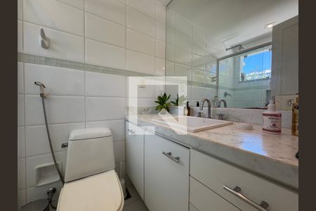 Suíte 3 - Banheiro de casa de condomínio à venda com 6 quartos, 430m² em Barra da Tijuca, Rio de Janeiro