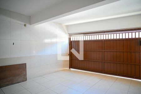 Garagem de casa à venda com 4 quartos, 248m² em Vila Liviero, São Paulo