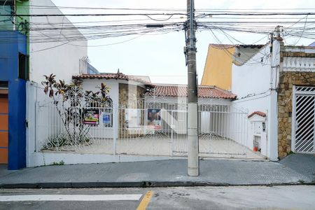 Fachada + plaquinha de casa para alugar com 3 quartos, 495m² em Oswaldo Cruz, São Caetano do Sul