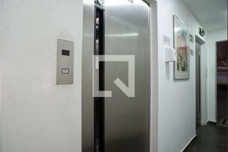 Área comum - Elevadores de apartamento para alugar com 1 quarto, 52m² em Consolação, São Paulo