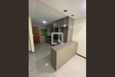 Casa à venda com 4 quartos, 120m² em Itaipu, Niterói