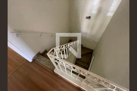 Escada de casa de condomínio para alugar com 3 quartos, 300m² em Jardim Barbacena, Cotia