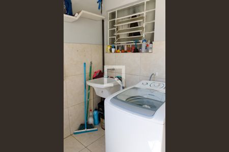Lavanderia de casa à venda com 4 quartos, 273m² em Umuarama, Osasco