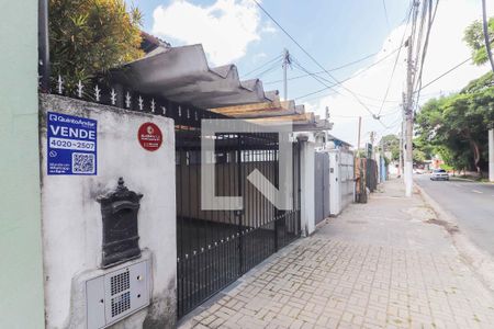 Fachada Plaquinha de casa à venda com 2 quartos, 126m² em Pinheiros, São Paulo