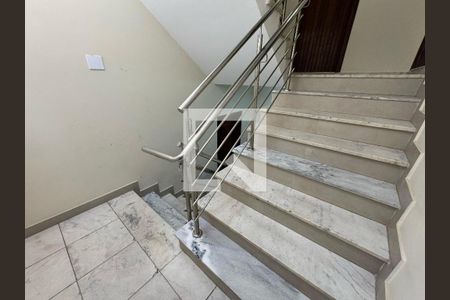 Escada de apartamento à venda com 3 quartos, 115m² em Sion, Belo Horizonte