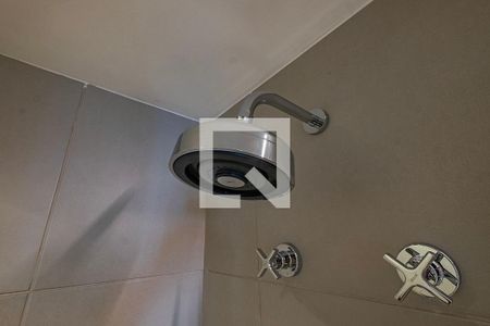 Banheiro de kitnet/studio à venda com 1 quarto, 33m² em Pinheiros, São Paulo