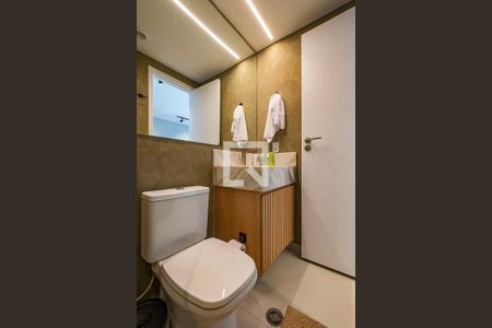 Banheiro de kitnet/studio à venda com 1 quarto, 33m² em Pinheiros, São Paulo