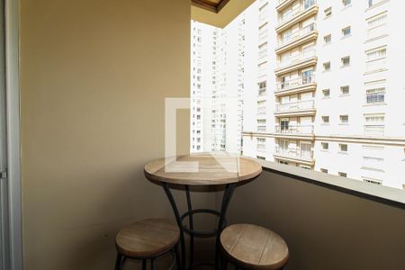 Varanda da Sala/Cozinha de apartamento para alugar com 1 quarto, 35m² em Moema, São Paulo