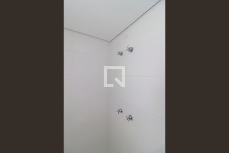 Banheiro de kitnet/studio para alugar com 1 quarto, 31m² em Jardim das Acacias, São Paulo