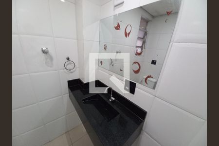 Banheiro de apartamento para alugar com 2 quartos, 64m² em Centro, São Vicente