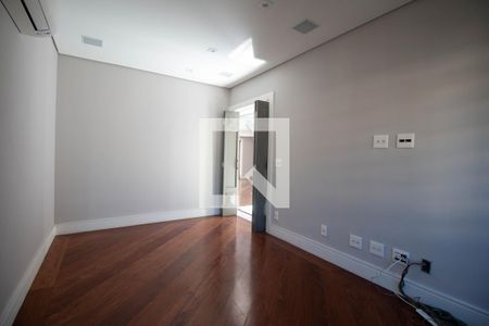 Quarto de casa para alugar com 5 quartos, 550m² em Chácara Monte Alegre, São Paulo