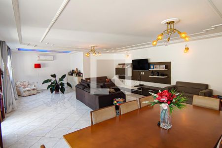 Sala de casa de condomínio para alugar com 5 quartos, 321m² em Jacarepaguá, Rio de Janeiro