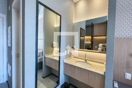 Banheiro de kitnet/studio para alugar com 1 quarto, 24m² em Vila Madalena, São Paulo