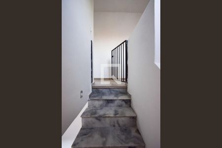 Escada de Acesso ao 2º Andar de casa de condomínio à venda com 3 quartos, 100m² em Encantado, Rio de Janeiro