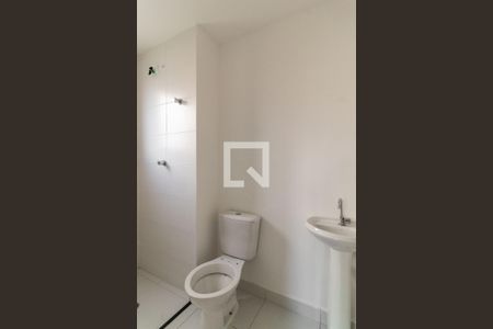 Banheiro da Suíte de apartamento para alugar com 1 quarto, 32m² em Parque Industrial Tomas Edson, São Paulo