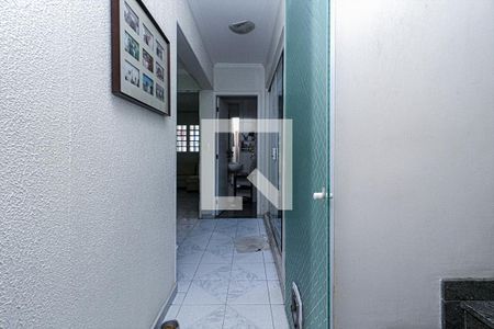 corredor para sala e quarto 1 de casa à venda com 4 quartos, 200m² em Vila Santo Estefano, São Paulo