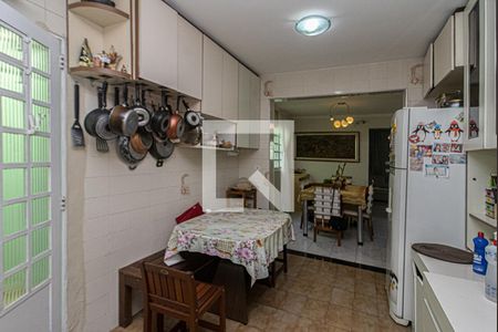 cozinha de casa à venda com 4 quartos, 200m² em Vila Santo Estefano, São Paulo