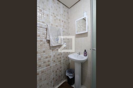 Banheiro  de apartamento à venda com 2 quartos, 48m² em Olaria, Canoas