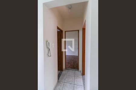 Corredor de apartamento para alugar com 2 quartos, 59m² em Santa Terezinha, Belo Horizonte