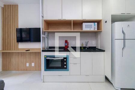 Cozinha de apartamento para alugar com 1 quarto, 27m² em Campo Belo, São Paulo