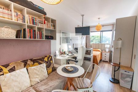 Sala e Quarto de kitnet/studio à venda com 1 quarto, 27m² em Vila Dom Pedro I, São Paulo