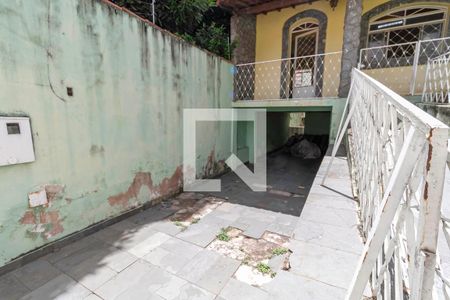 Garagem de casa à venda com 3 quartos, 170m² em Universitário, Belo Horizonte