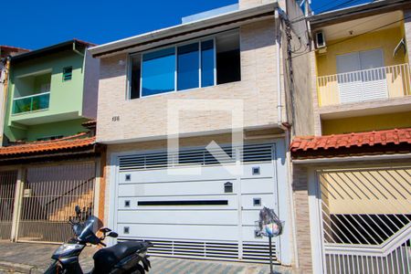 Fachada do imóvel de casa para alugar com 3 quartos, 160m² em Parque Gerassi, Santo André